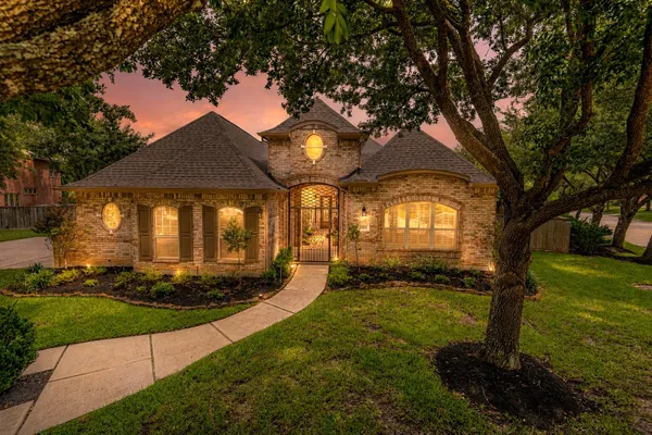 1302 MAJESTIC PINES CT