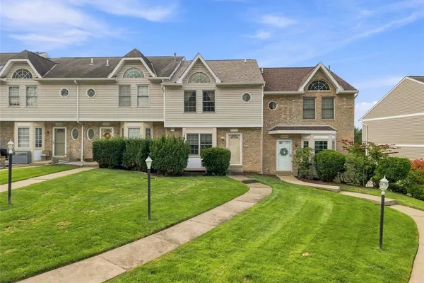 3033 ESTATE DR