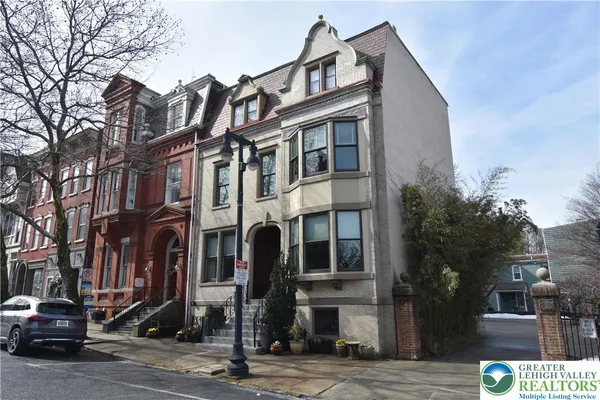 134 N 3RD ST