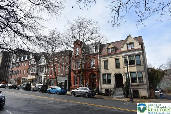 134 N 3RD ST