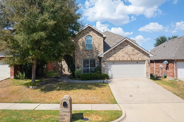 8216 LIVINGSTON LN