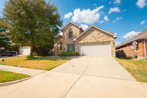 8216 LIVINGSTON LN