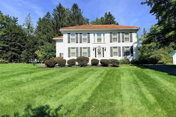 8 GLEN ST
