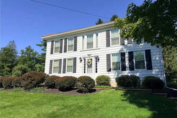 8 GLEN ST