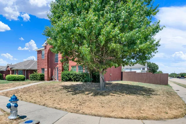 1533 BALBOA LN
