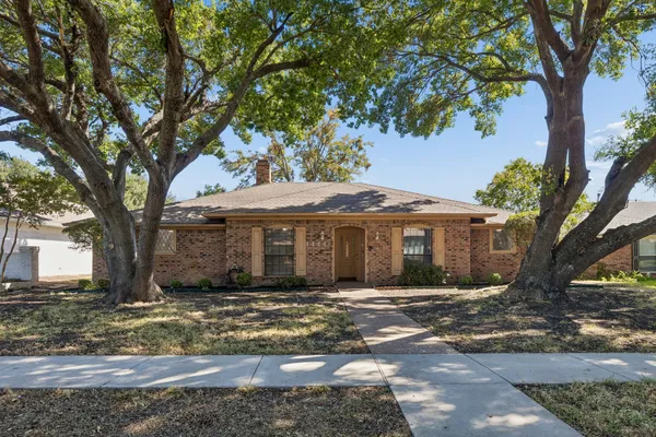 2206 BLUE CYPRESS DR
