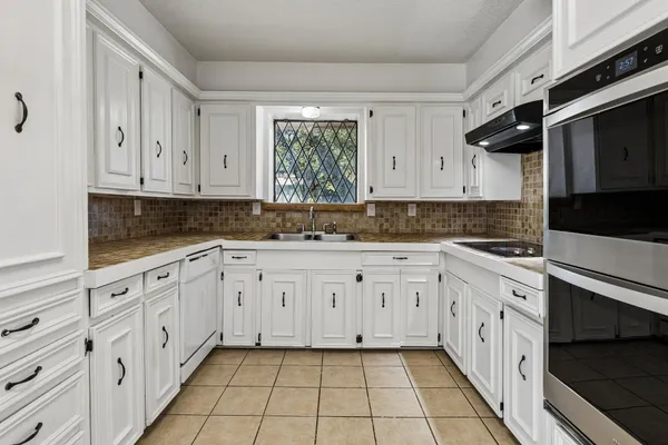 2206 BLUE CYPRESS DR