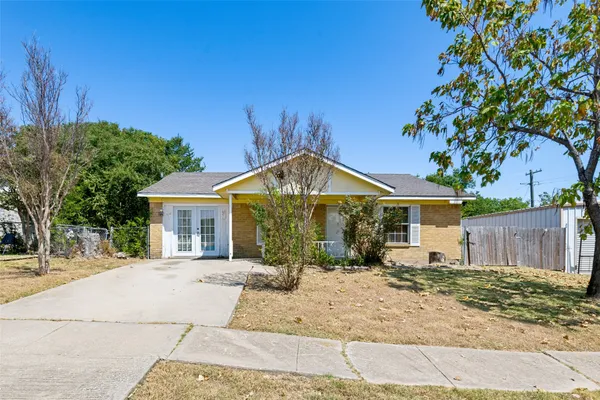 404 YELLOW JACKET DR
