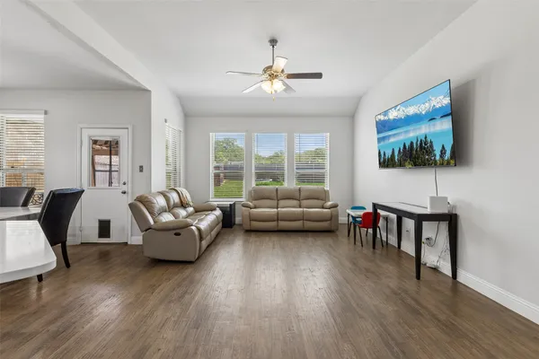 1304 MOUNTAIN VIEW LN