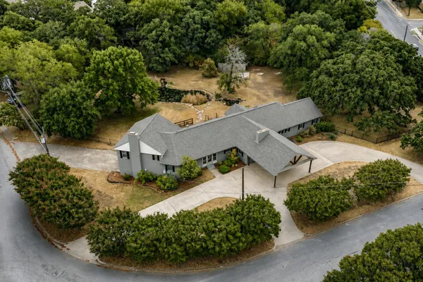 928 N IRVING HEIGHTS DR