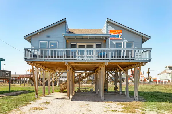 814 BEACH DR