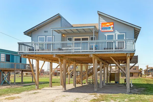 814 BEACH DR