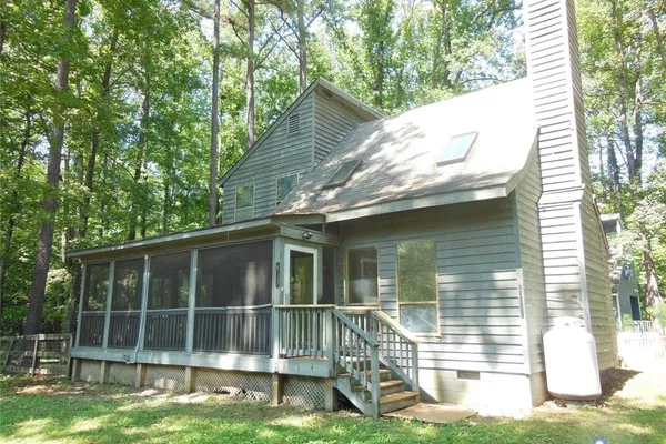 806 FAHEY CIR