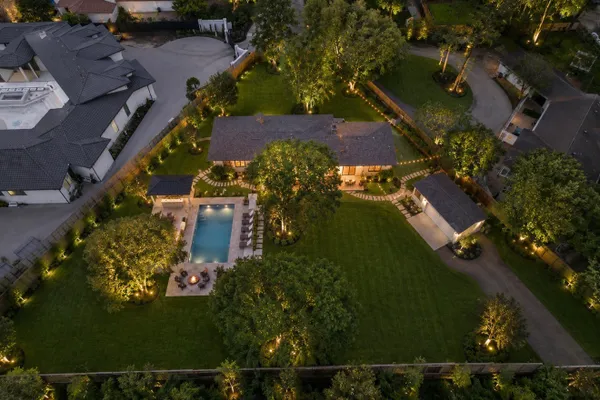 31 E SHADY LN