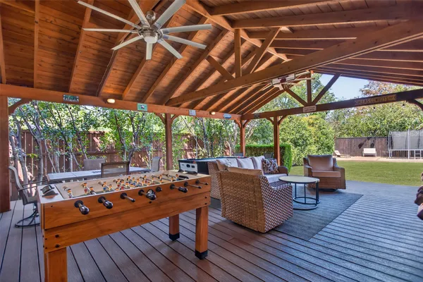 205 THOMAS DR