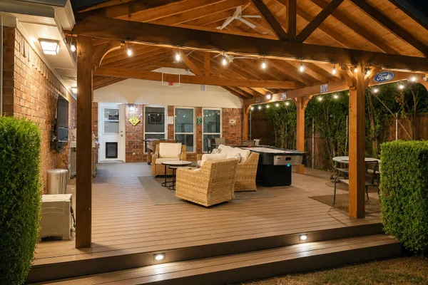 205 THOMAS DR