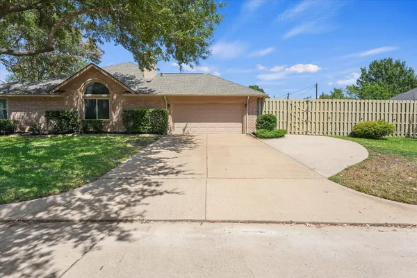 5301 BUGLE LN