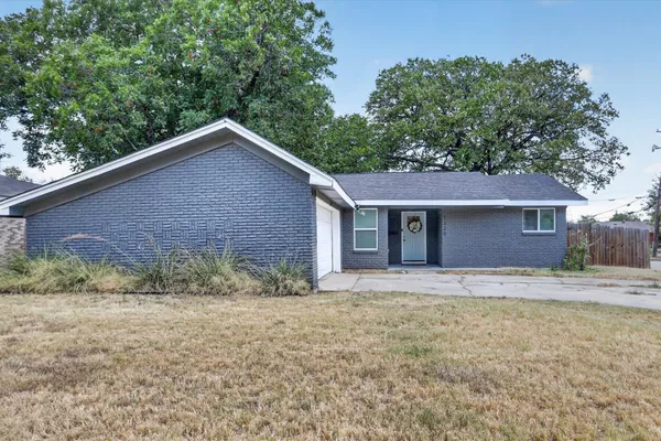 1325 CLOVERDALE DR