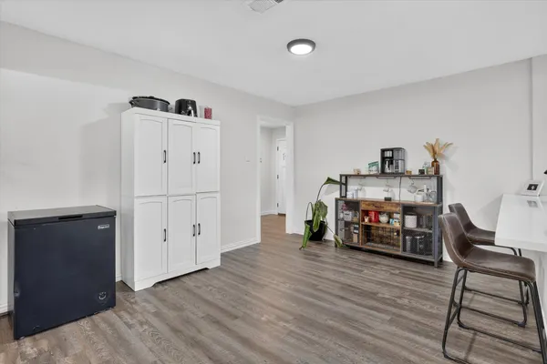 1325 CLOVERDALE DR