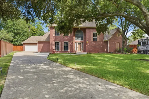 708 BAYOU CREST CIR