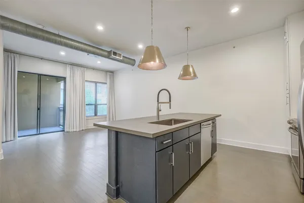 1901 POST OAK BLVD 2110