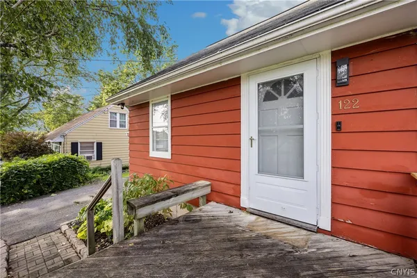 122 W DAUENHAUER ST