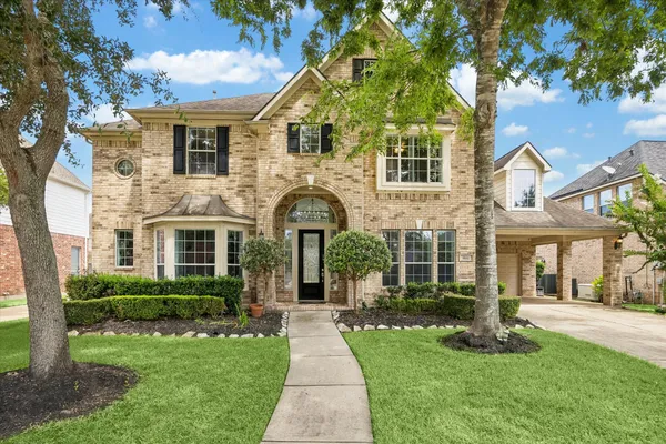 8111 HIGHLAND GREEN DR