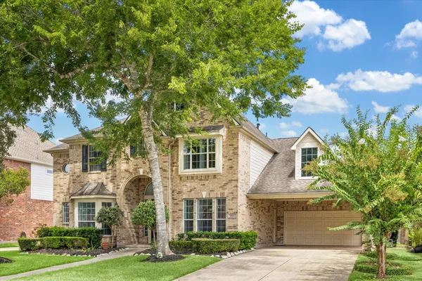 8111 HIGHLAND GREEN DR