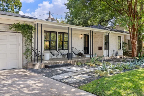 2304 GREENLEE DR