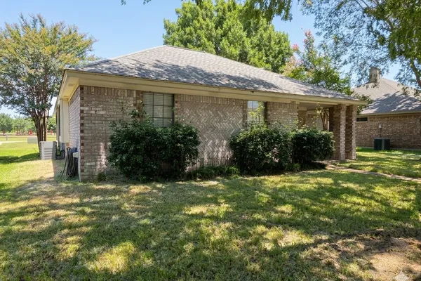 2401 CORTLAND CIR