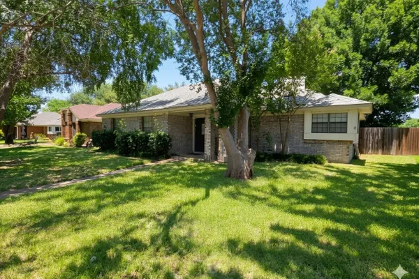 2401 CORTLAND CIR
