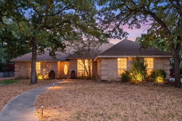 512 SHADY OAKS TRL