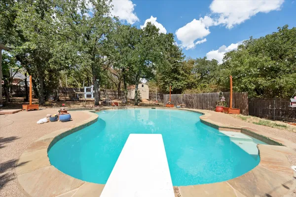 512 SHADY OAKS TRL