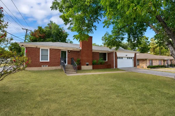 1003 BROOKHOLLOW DR
