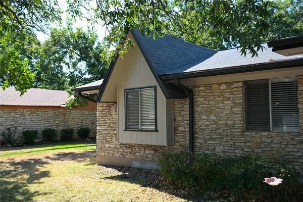 401 DOVE CREEK DR