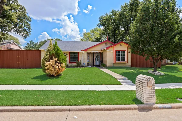 1706 EASTCLIFF DR