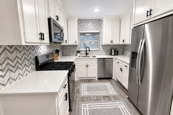 2043 DES JARDINES ST