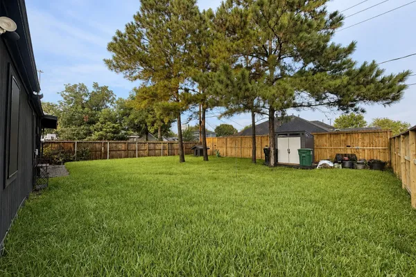 2043 DES JARDINES ST