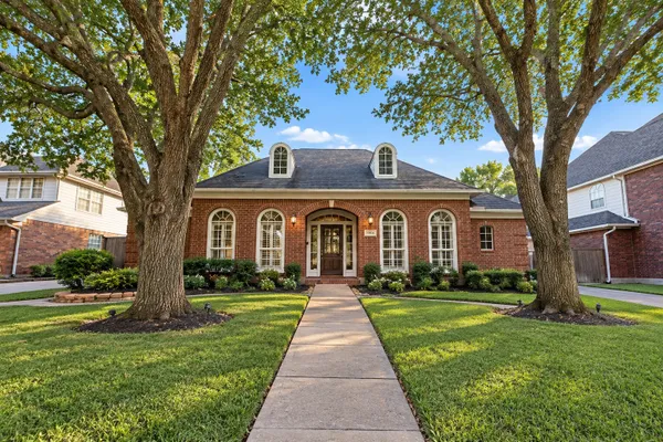 1515 MOON SHADOW CT