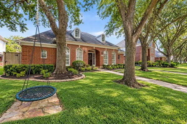 1515 MOON SHADOW CT