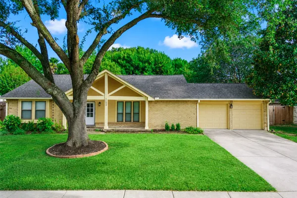 1208 PINEY WOODS DR