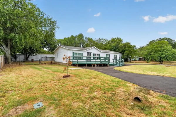 2032 DOROTHY DR