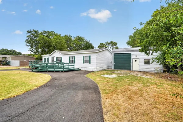 2032 DOROTHY DR