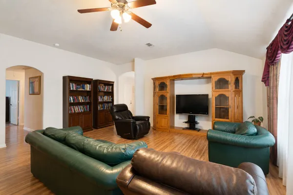 3319 OIL BARON LN