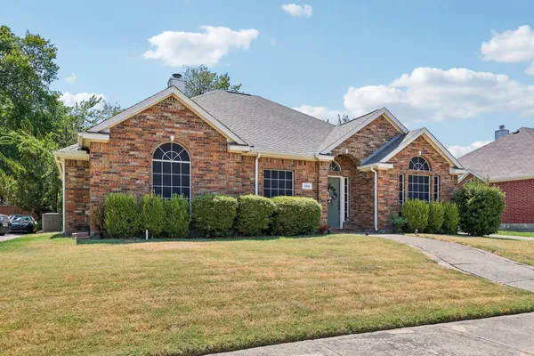 204 SHERWOOD DR