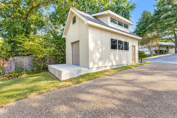 204 LAKEHILL DR