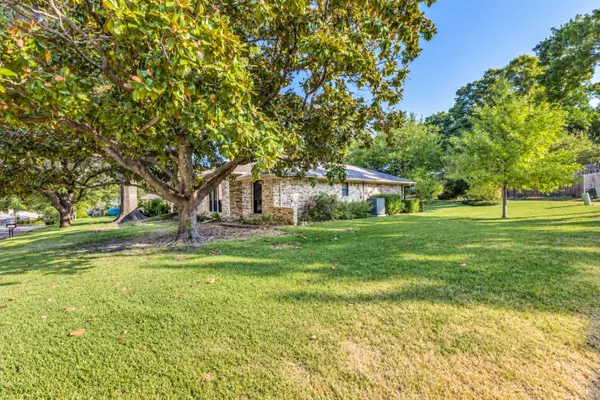 204 LAKEHILL DR
