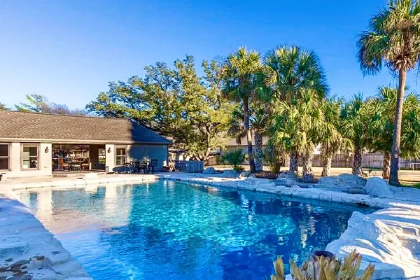 311 OLEANDER DR