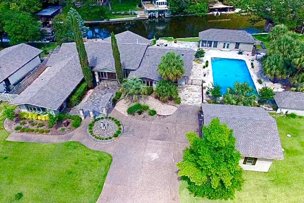 311 OLEANDER DR