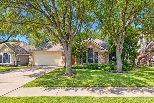 15814 RUSTIC LN